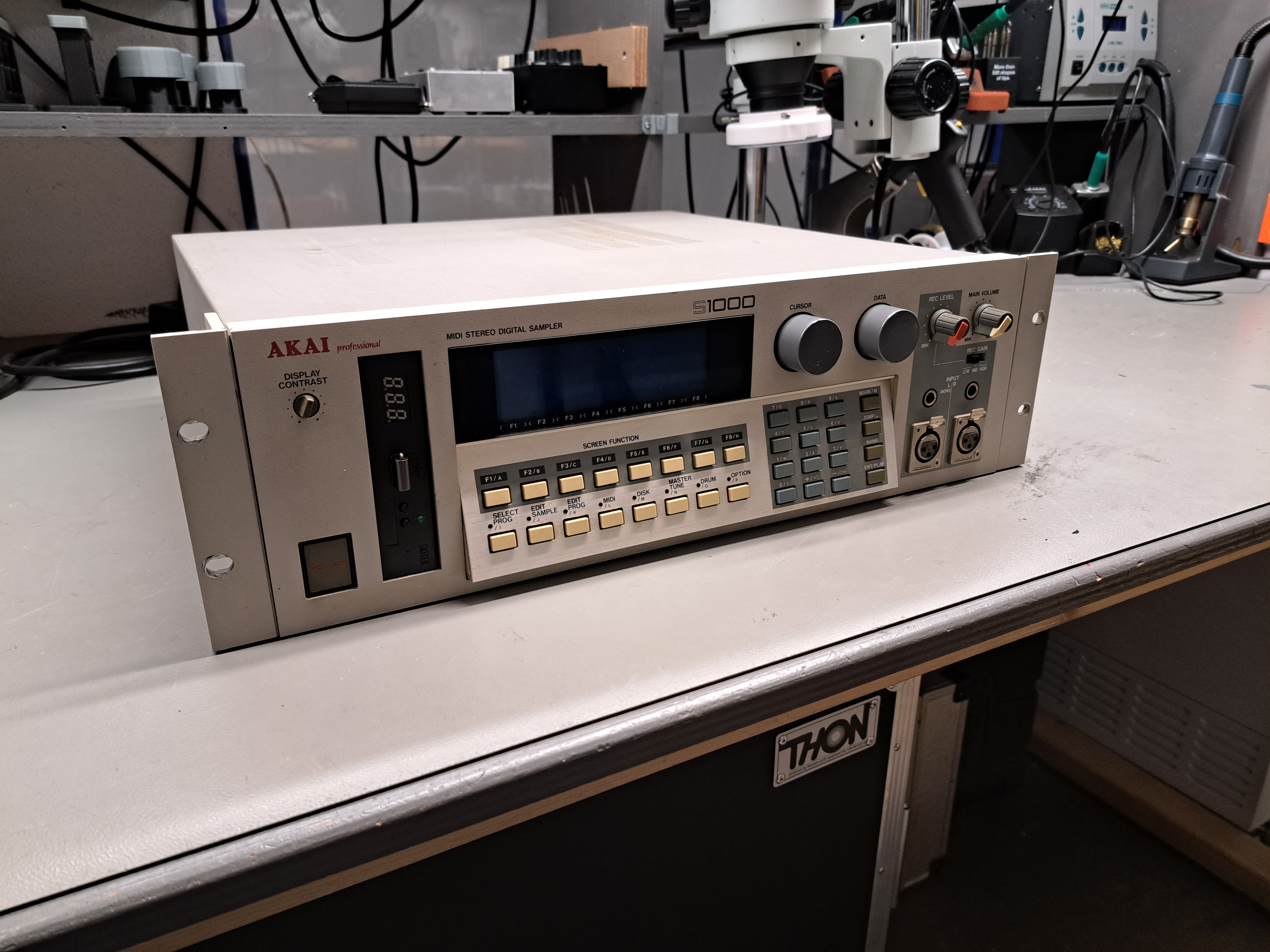 Akai sampler met defect display