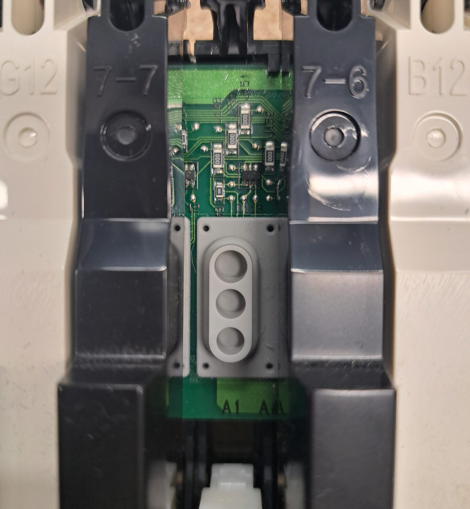 Onderhoud van synthesizer-keybeds met rubber dome contacten